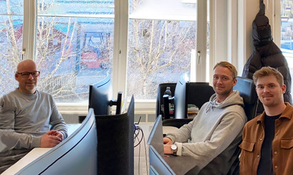 Två studerande på sin praktikplats på IKEA