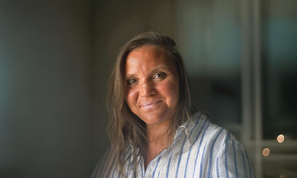 Kvinna, medlem i ledningsgruppen.