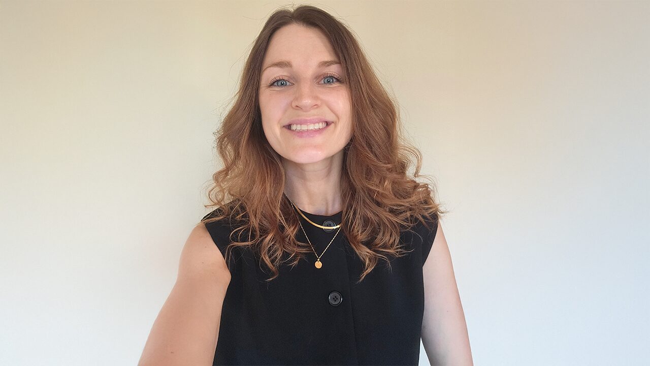 kvinna med långt hår